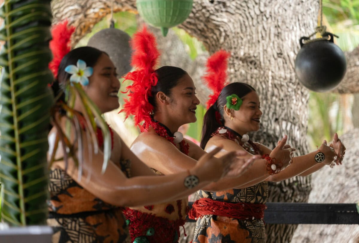 Welcome dancers performing the dance