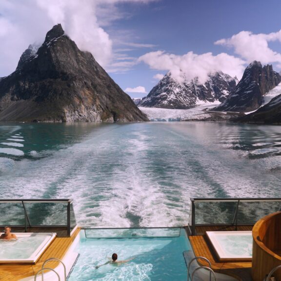 Prince Christian Sound_VEN_Pool_Greenland_IPAD