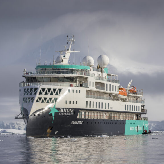 MV Sylvia Earle, Goudier Island, Antarctica, Richard I'Anson