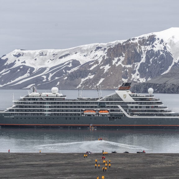 Deception _Island_SEA_VEN_Antarctica_Dec_13_22_DF-74